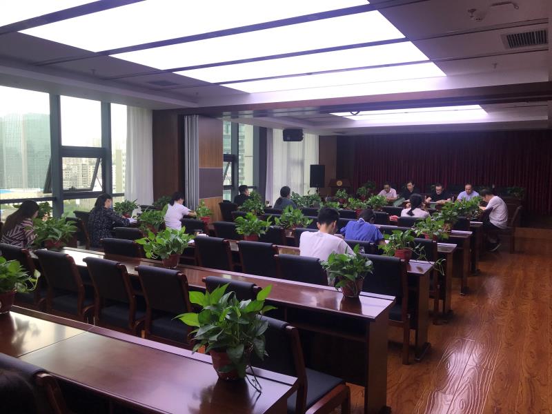 书记讲党课.jpg