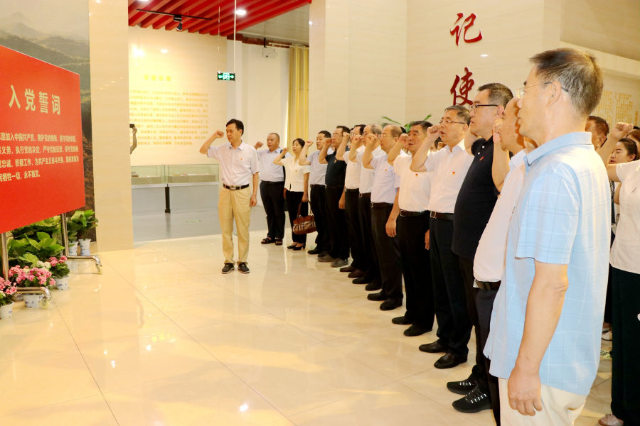 奋进新征程建功新时代4.png
